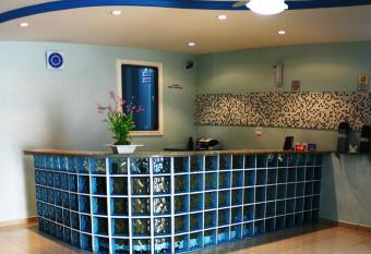 Hotel JB allows 18 year olds to book a room