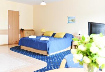 Apartament 14B has Balcony rooms