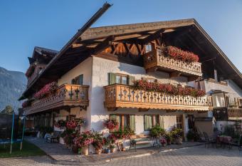 Ferienwohnung Waxenstein has Balcony rooms