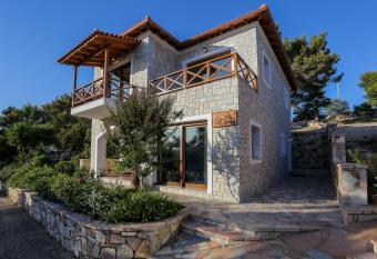 Villa Kristiano 21 allows 18 year olds to book a room