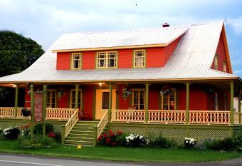 Gite de la Baie Hat  e has Balcony rooms