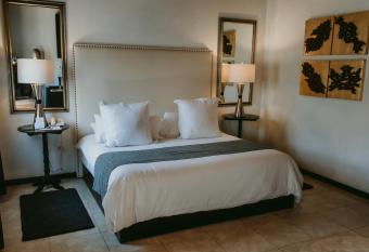 Hotel Boutique Hacienda Guadalupe allows 18 year olds to book a room