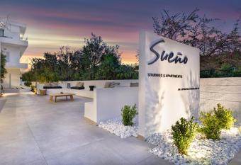 s u e    o - studios and apartments, with shared pool has Balcony rooms