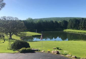 Pinehaven of Baraboo has Balcony rooms