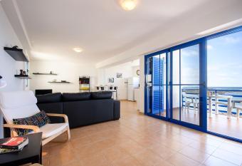 Mirador del Roque has Balcony rooms