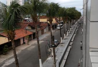 Apto Edif  cio Malibu allows 18 year olds to book a room