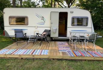 Mysig husvagn has Balcony rooms