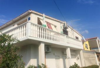 Apartments by the sea Vrsi - Mulo, Zadar - 18198 has Balcony rooms