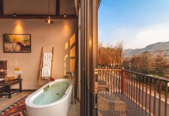 Mohe Hostel has Balcony rooms