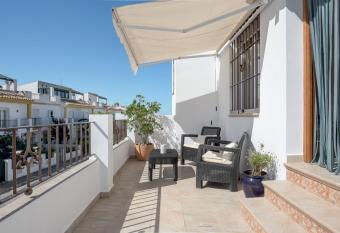 Apartamento Juan 1 allows 18 year olds to book a room