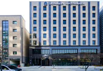 Namyangju Benikea JD Hotel allows 18 year olds to book a room