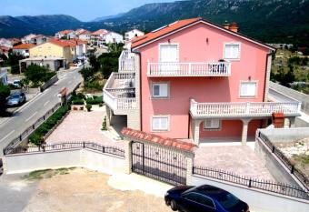 Villa Lily allows 18 year olds to book a room