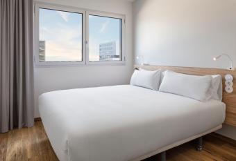 B&B HOTEL Lisboa Aeroporto allows 18 year olds to book a room