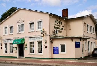 Hotel Meiendorfer Park allows 18 year olds to book a room