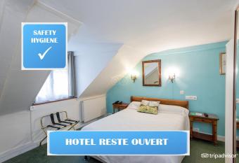 H  tel La Sanguine allows 18 year olds to book a room