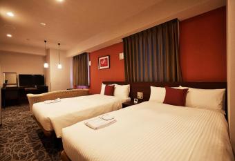 Y s Inn Naha Oroku Ekimae has rooms with a private hot tub