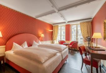 Boutique Hotel Belle Epoque allows 18 year olds to book a room