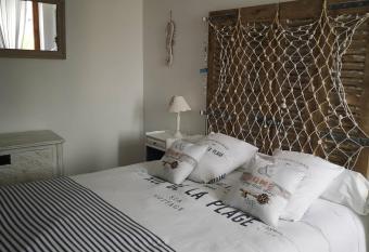 Une affaire de famille allows 18 year olds to book a room