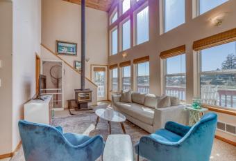 Pirates Perch has Balcony rooms