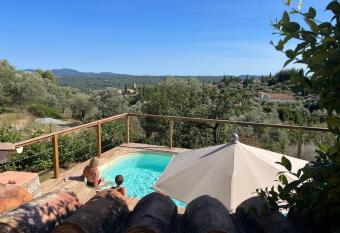 Le nid des arts allows 18 year olds to book a room