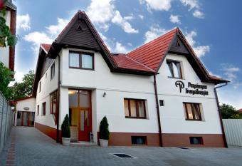 Pensiunea Transilvania allows 18 year olds to book a room