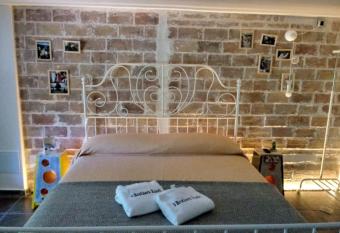 Country bedroom flat allows 18 year olds to book a room
