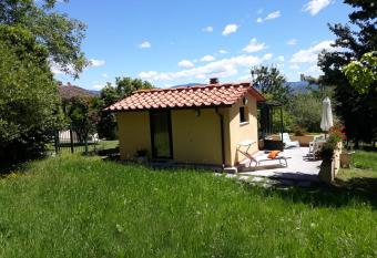 La casetta nel prato has Balcony rooms