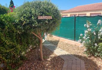 STUDIO MEUBLE 30 M2 LA LONDE LES MAURES , 900 M DES PLAGES has Balcony rooms