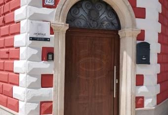 il Portale allows 18 year olds to book a room