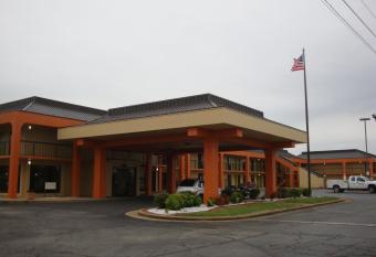 Econo Lodge Inn & Suites has Smoking rooms