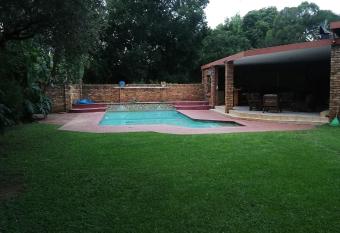 Botties Emunah has Balcony rooms