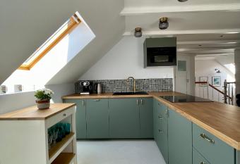 Windhouse has Balcony rooms