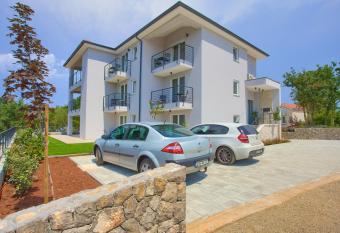 Apartments Vista Deluxe has Balcony rooms