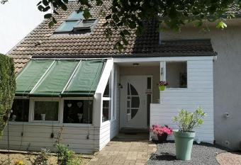 Les El  phants bleus allows 18 year olds to book a room