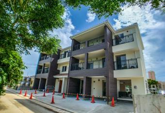 Ahman Inn Island Yagaji allows 18 year olds to book a room