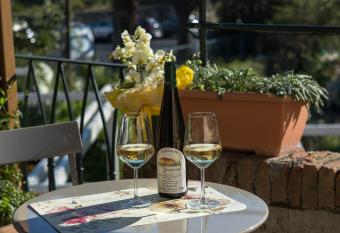 Da Caran Rooms with AC allows 18 year olds to book a room