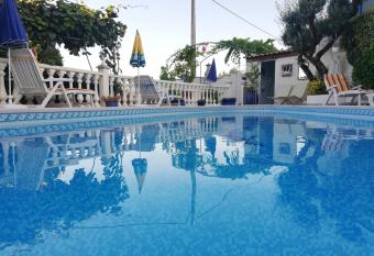 Vivenda Soares has Balcony rooms