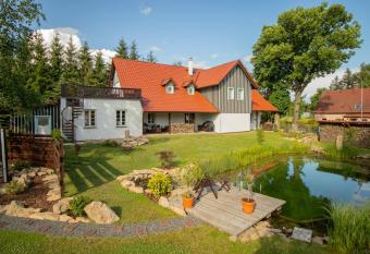COUNTRY HOUSE Tis   has Balcony rooms