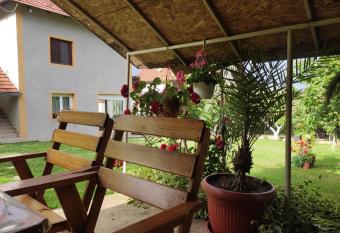 Konak Mali Raj has Smoking/Balcony rooms