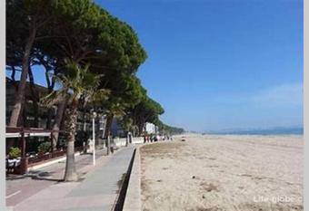 APARTAMENTO 1   LINEA DE MAR CAMBRILS VILAFORTUNY has Balcony rooms