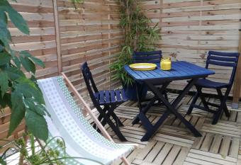 P tite maison atypique avec terrasse allows 18 year olds to book a room