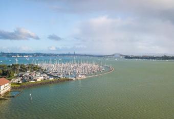 Ocean Breeze Hotel has Balcony rooms