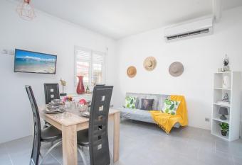 Douceur Cr  ole - 5 min pointe Faula has Balcony rooms