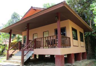 Khaosok Island Resort has Balcony rooms