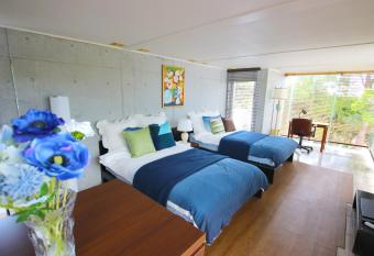 Kaze -SEVEN Hotels and Resorts- allows 18 year olds to book a room