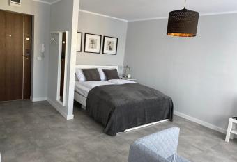 APARTAMENT O  . Z  OTE 4B allows 18 year olds to book a room