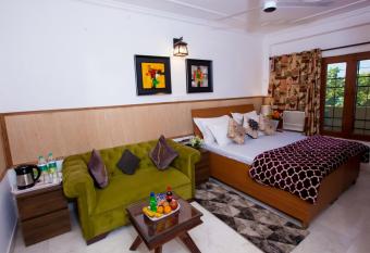 House of Comfort Noida has Balcony rooms