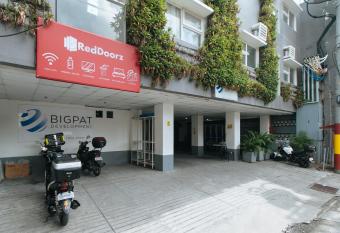RedDoorz at Pasay Centrale Hotel allows 18 year olds to book a room
