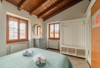 Villa Valya by GardaDoma allows 18 year olds to book a room