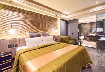 Sun Motel has rooms with a private hot tub